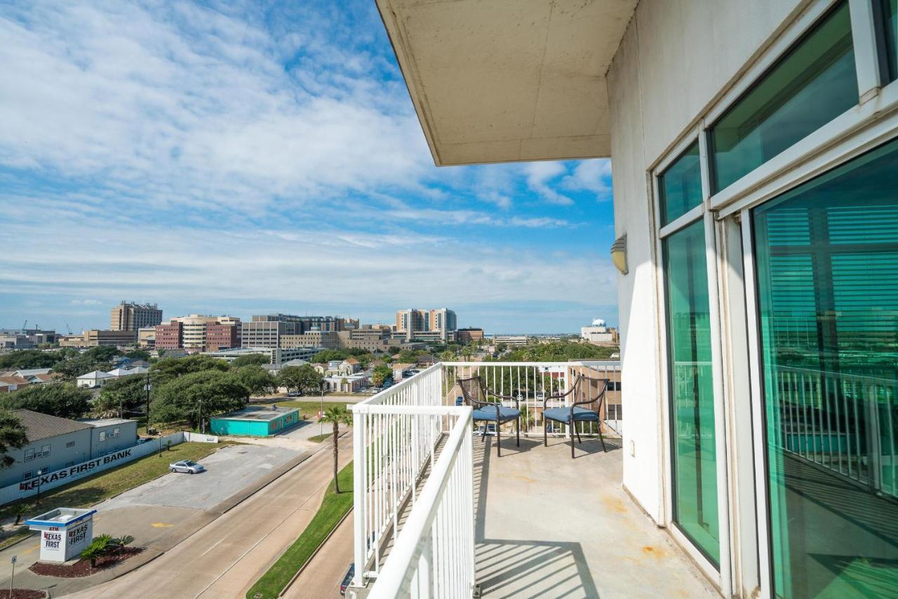 Sea It All Infinity Pool Ocean Views Steps From The Beach - A Perfect Romantic Getaway Lägenhet Galveston Exteriör bild